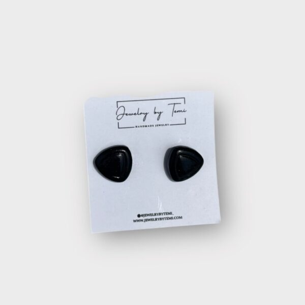 Rounded triangle studs - black