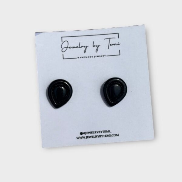 Teardrop studs - black